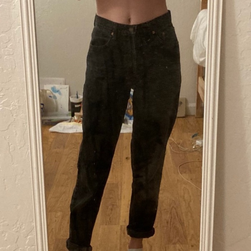 Super cute vintage size 25 black levis 550s